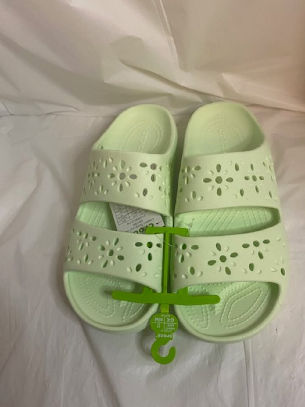 Crocs Classic Floral Cut-Out Sandal Pistachio Men's Size-9/Women's size 11‎ -NEW